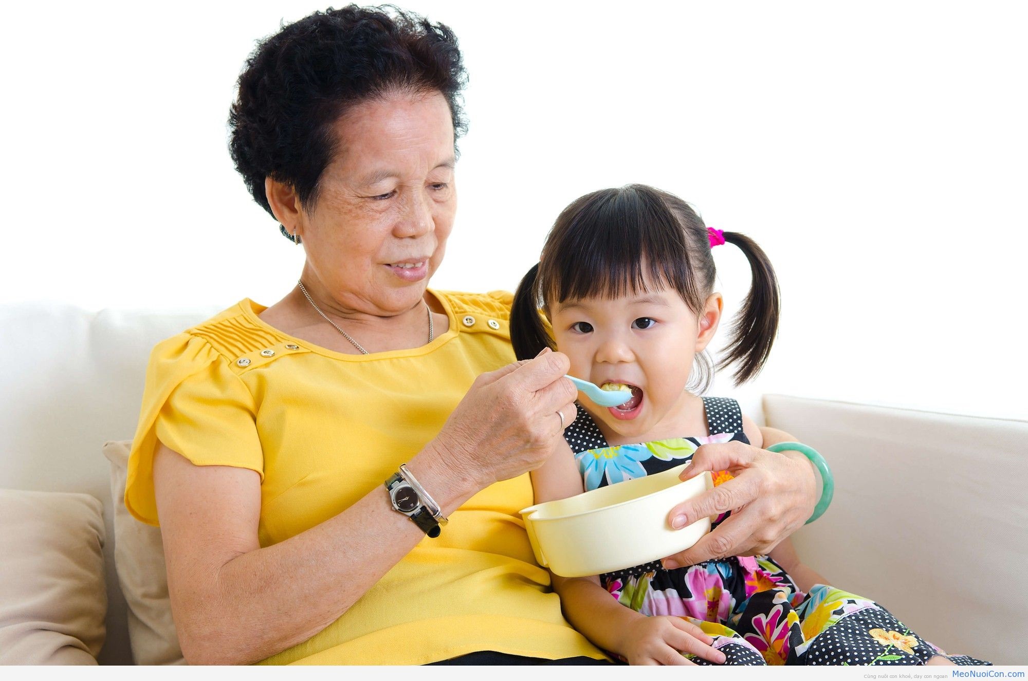 Mẹ Chồng Chấp Nhận Để Nàng Dâu Tự Ý Nuôi Dạy Con Trẻ