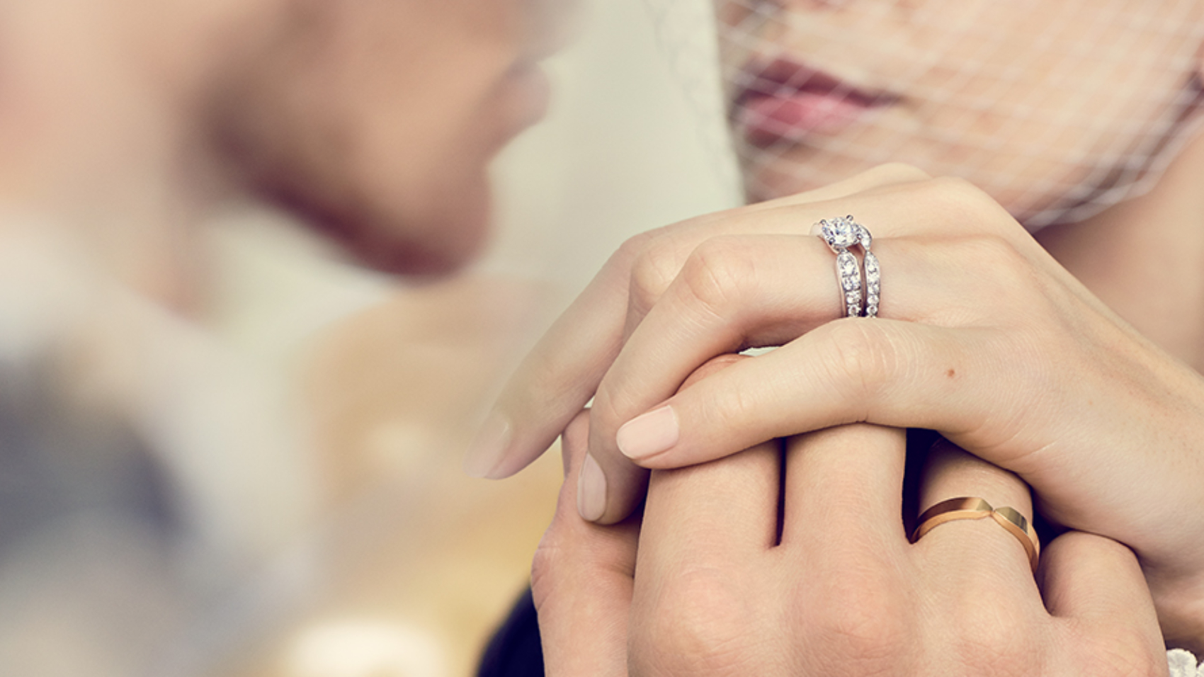 Giá Trị Của Một Chiếc Nhẫn Cưới Không Nằm Ở Ba Bốn ‘Hột Xoàn’