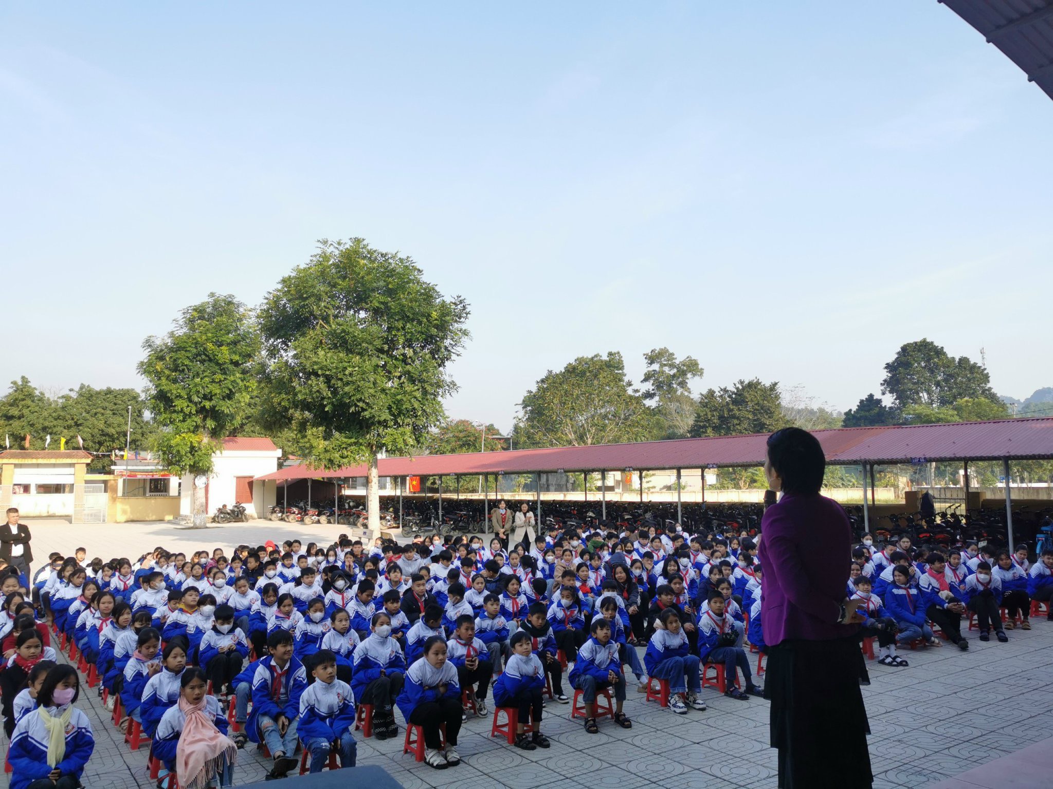 CGTL Vera Xuân Hường chia sẻ “Truyền thông, định hướng nghề nghiệp cho học sinh Trung học cơ sở" tại Trường THCS Xuân Khang, huyện Như Thanh, tỉnh Thanh Hóa 2 z5014541947045 0f65f19bcfc35dccf50a9e0c9196192e