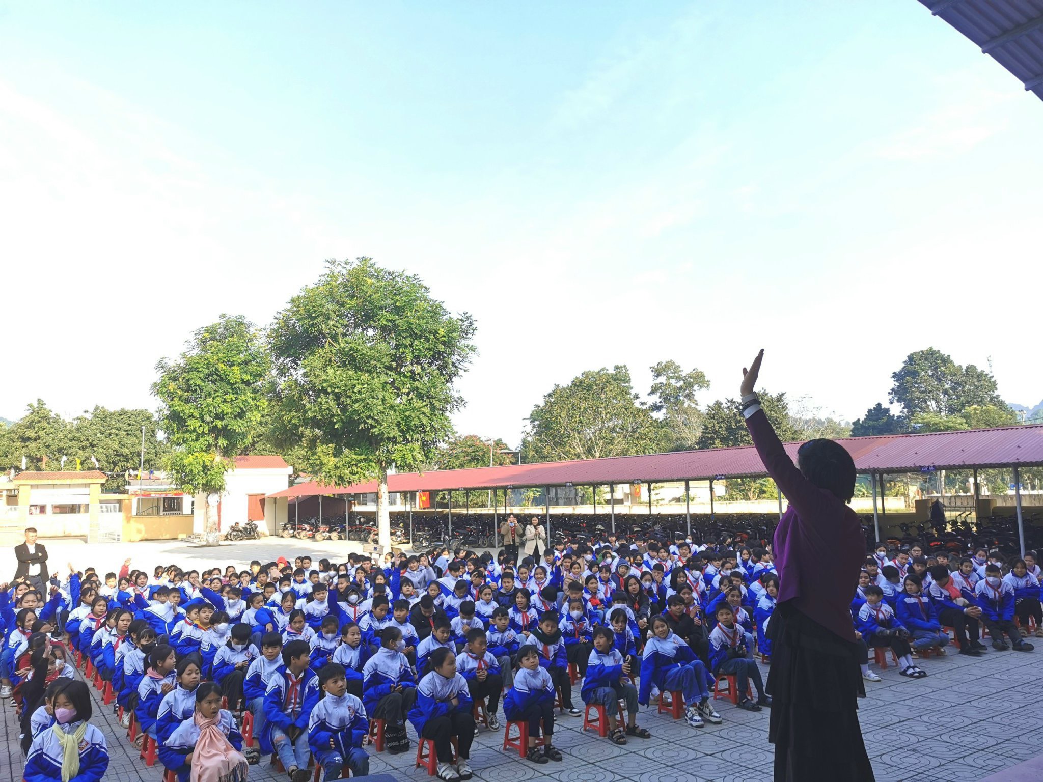 CGTL Vera Xuân Hường chia sẻ “Truyền thông, định hướng nghề nghiệp cho học sinh Trung học cơ sở" tại Trường THCS Xuân Khang, huyện Như Thanh, tỉnh Thanh Hóa 3 z5014541963342 f6c67899134286edd5fe47e7db724dd0